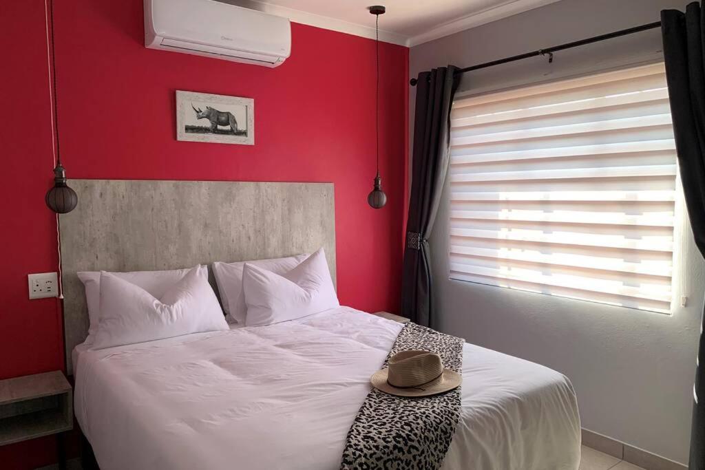 Rhino House With 3 Bedrooms Next To Pilanesberg And Sun City Mogwase ภายนอก รูปภาพ