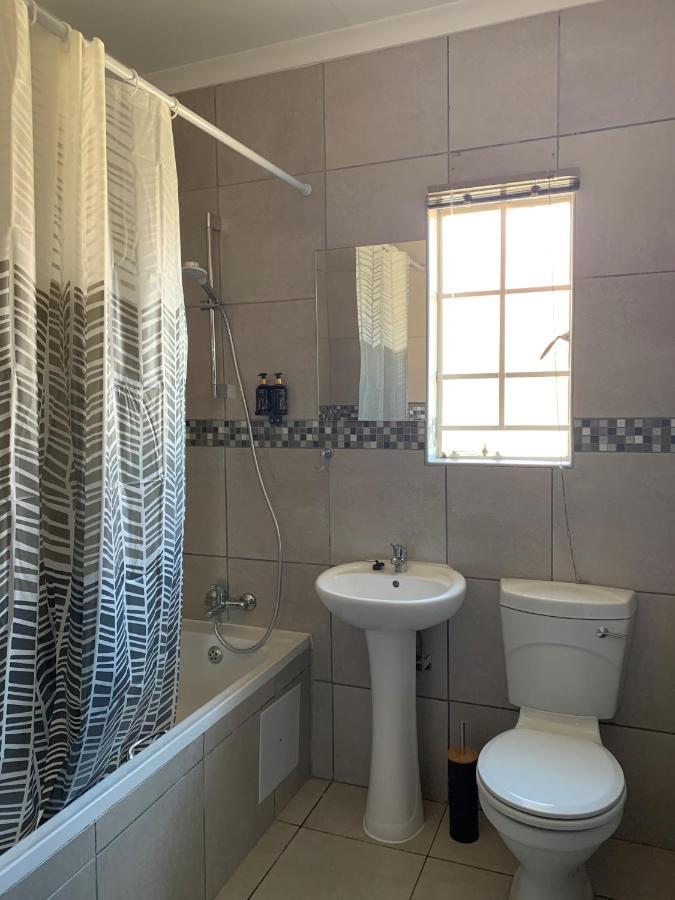 Rhino House With 3 Bedrooms Next To Pilanesberg And Sun City Mogwase ภายนอก รูปภาพ