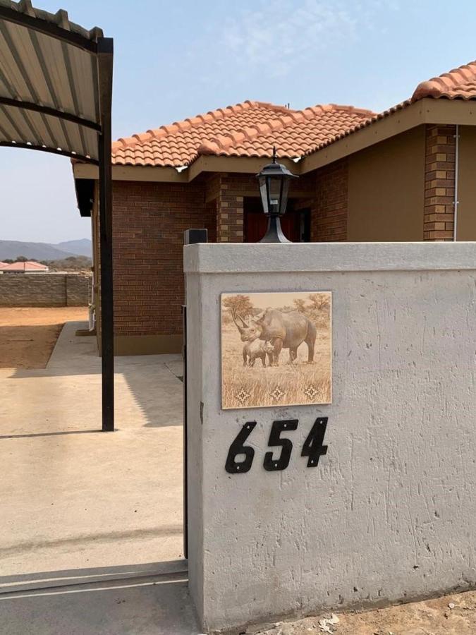 Rhino House With 3 Bedrooms Next To Pilanesberg And Sun City Mogwase ภายนอก รูปภาพ