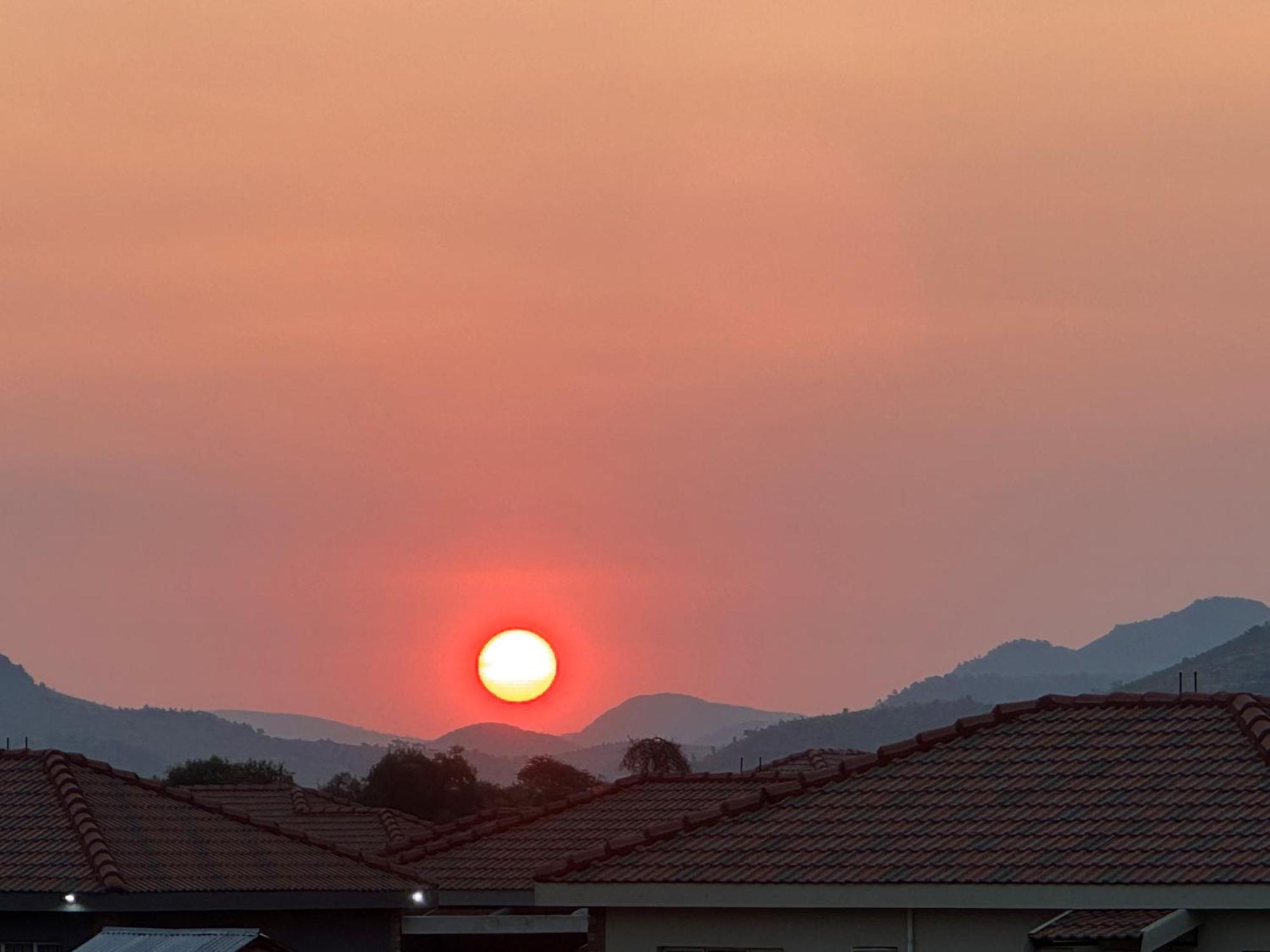 Rhino House With 3 Bedrooms Next To Pilanesberg And Sun City Mogwase ภายนอก รูปภาพ